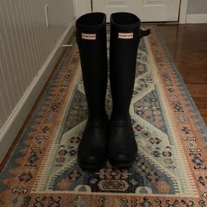 hunter rain boots worn twice deep navy blue